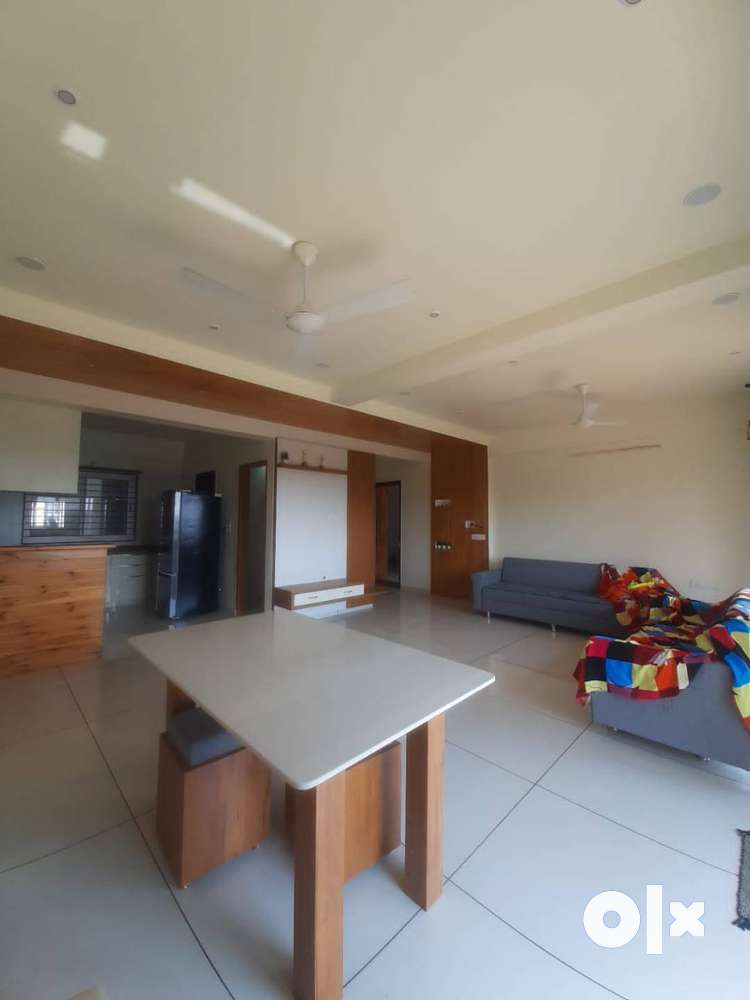 3 BHK furnished flat available for sale at New Alkapuri