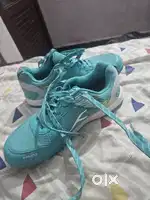Hundred badminton shoes. One day use. Neet