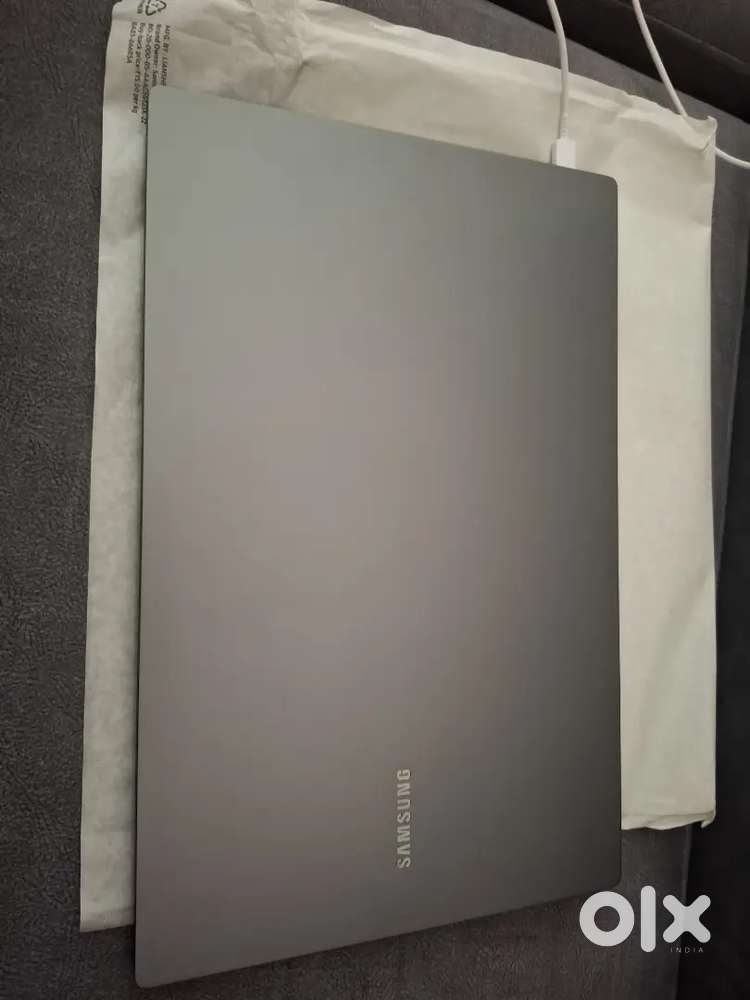 SAMSUNG GALAXY BOOK 4