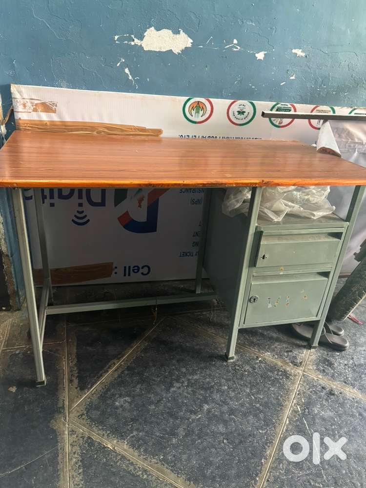 Mobile shop display table