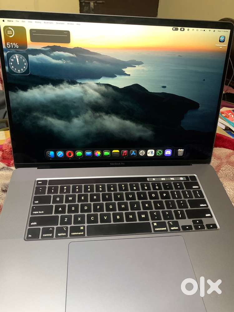 MacBook Pro i9 5GHz 32GB ram 16 inch
