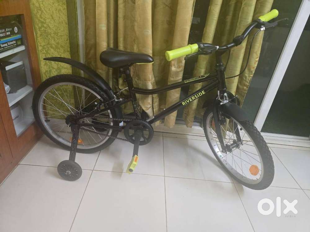 BTwin riverside 100 bicycle.20 inches .6-8 years appropriate,