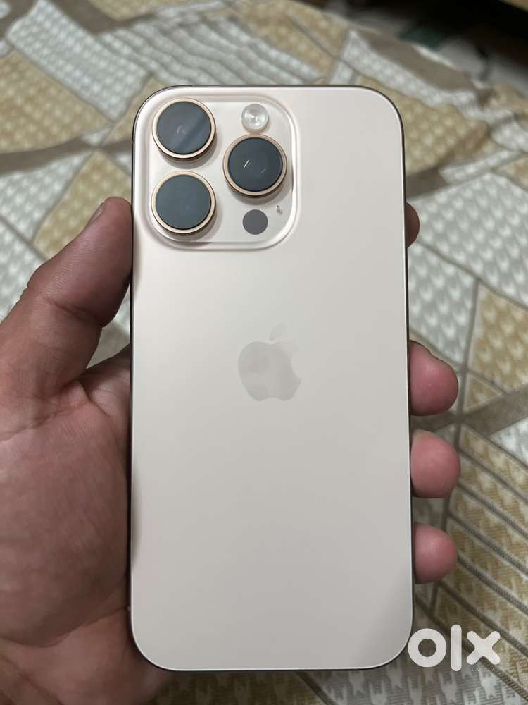 Iphone 16 pro with no scratches and 100% battery health