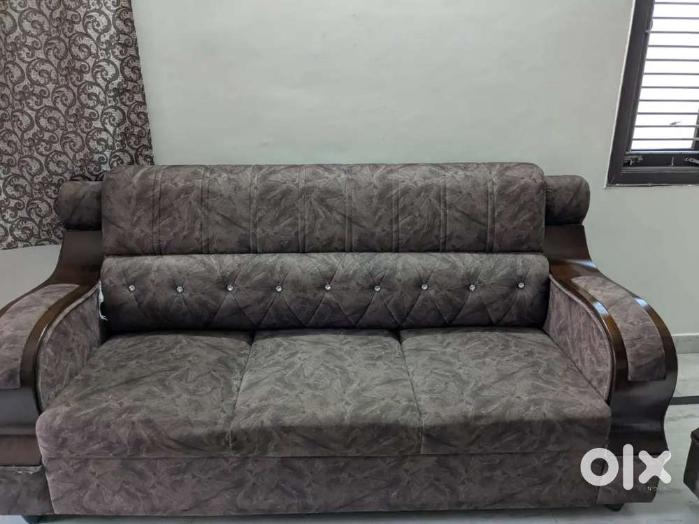 3+1+1 sofa set less used for sale