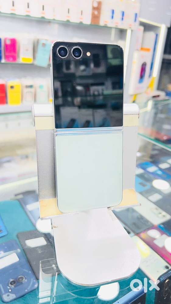 Samsung flip 5 8/128 gb green (jain mobile) display problem