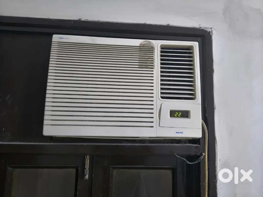Votlas Window AC for urgent sale in Rohini Sector 24