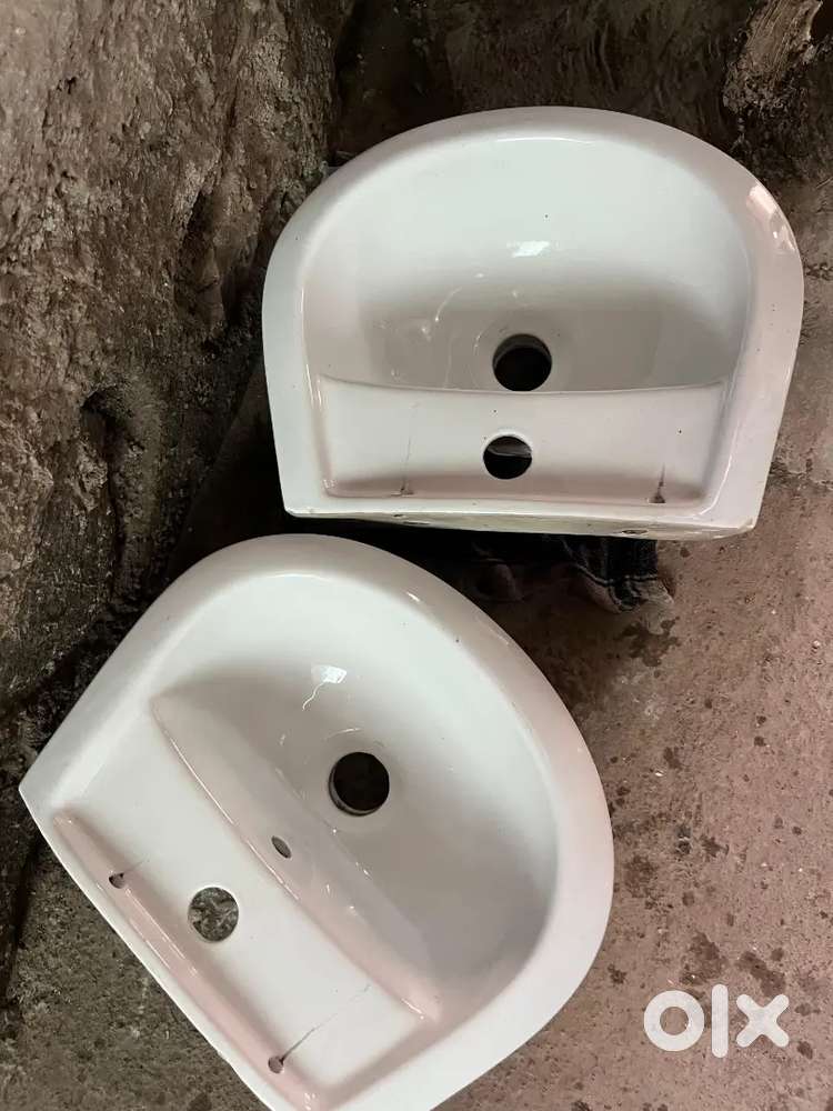 Wash basin wall mount