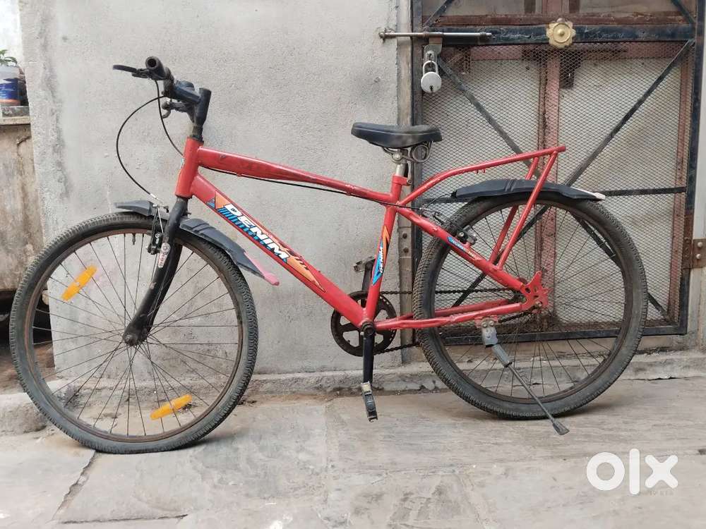 Streethawk kids bicycle in red colour