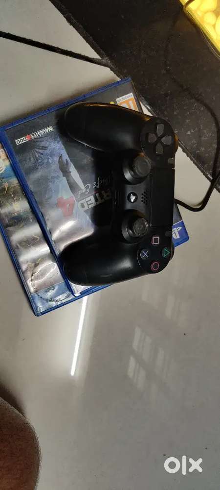 PS4 slim , 1 Tb with controller