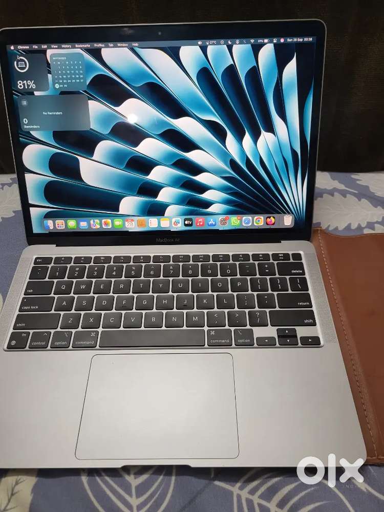Apple Macbook Air M1 16GB/256GB  Like New condition  In Warranty