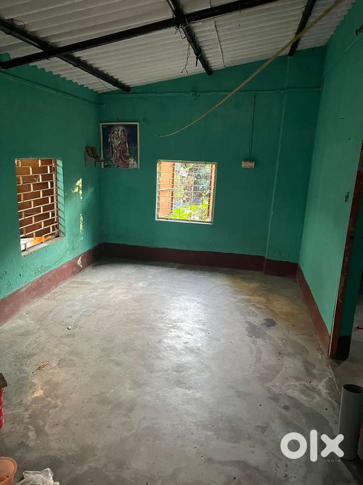 Well maintained house 24/7 water facility