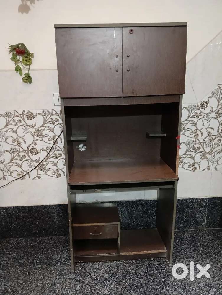 Computer Trolley in good condition. Keyboard channel very smooth.