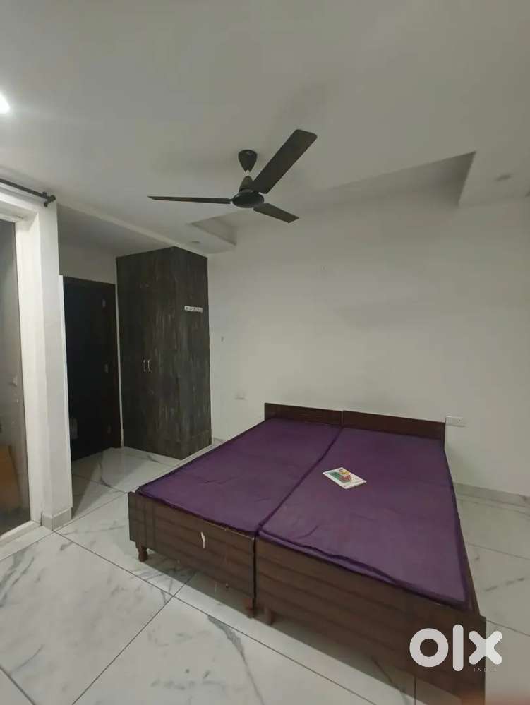 1 room available in 3bhk flat only for GIRLS