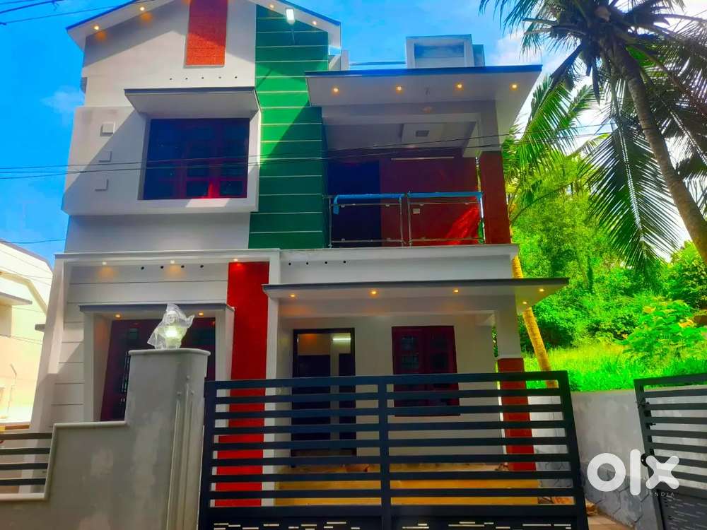 തിരുമല പേയാടിന് സമീപം പുതിയ ഇരുനില വീട്