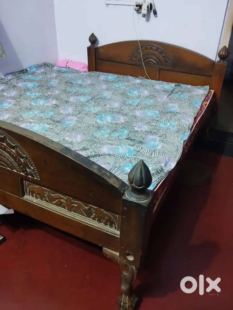 Mint condition 5 ft. By 7 ft. Segun wood Bed for Sell
