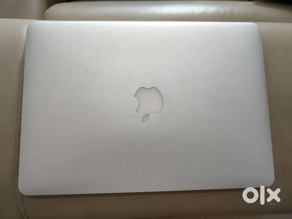 Used Apple MacBook Air (2017)