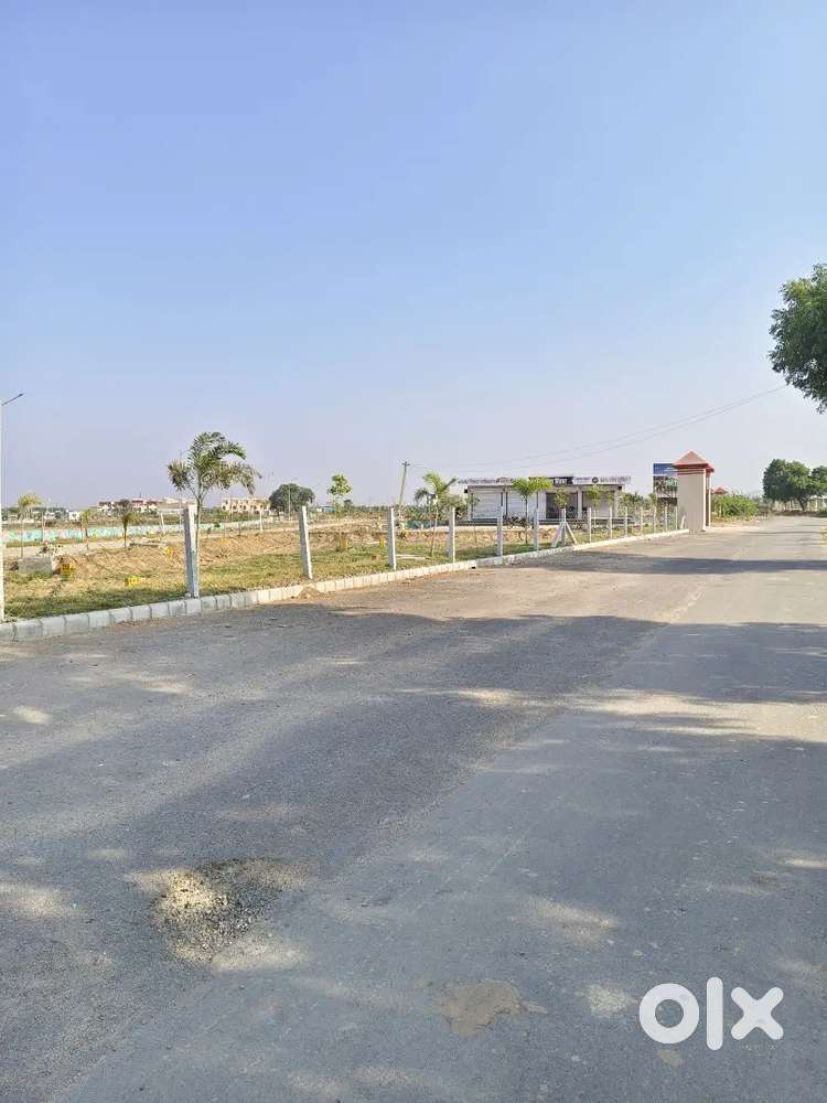 Ada अप्रूव्ड 216 गज का प्लॉट मैन 80 फिट रोड़ पर 80%लॉनबल