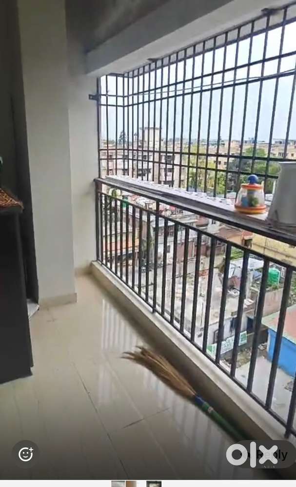 Near Nirmal convent school 3bhk semi furnished flat rent 25000