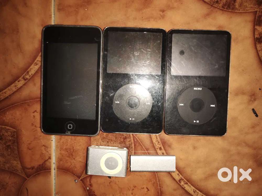 Apple Ipod Classic & Apple Wireless Keyboard and Mouse Good Condition