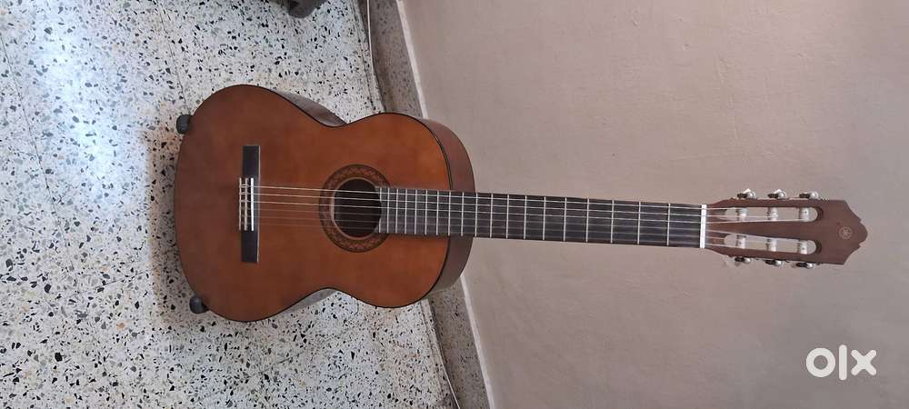 Yamaha C40 Classical Guitar with Stand + bag