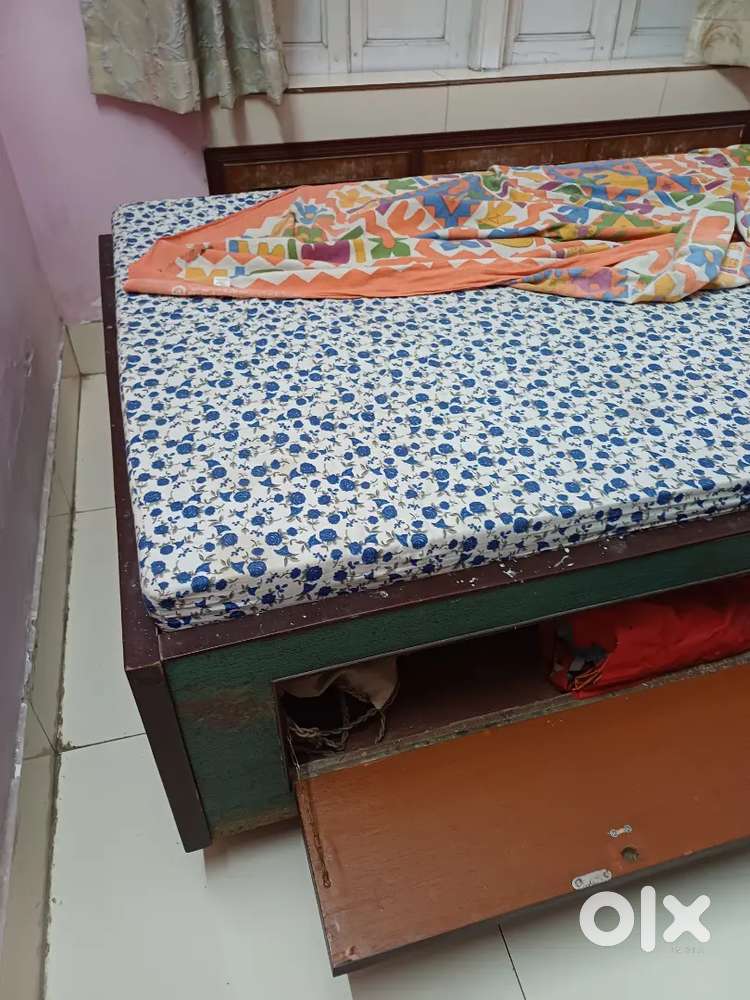 Full box devan with mattress sell
