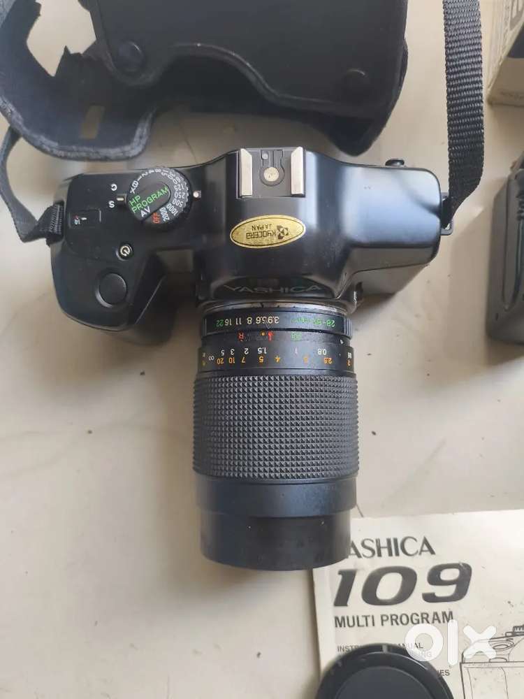 YASHICA 190-SLR 35MM-FLASH CS-240