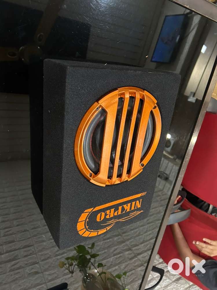 Basstube with inbuilt amplifier for car