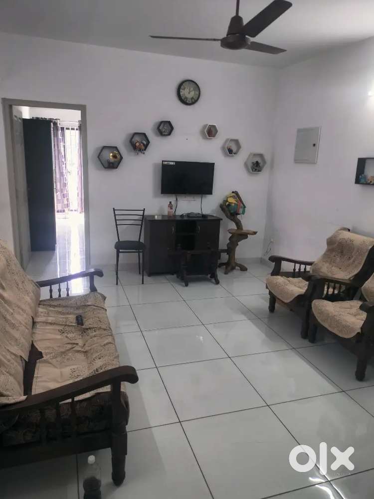 Kakkanad palachuvd 2bhk family furnished apartment