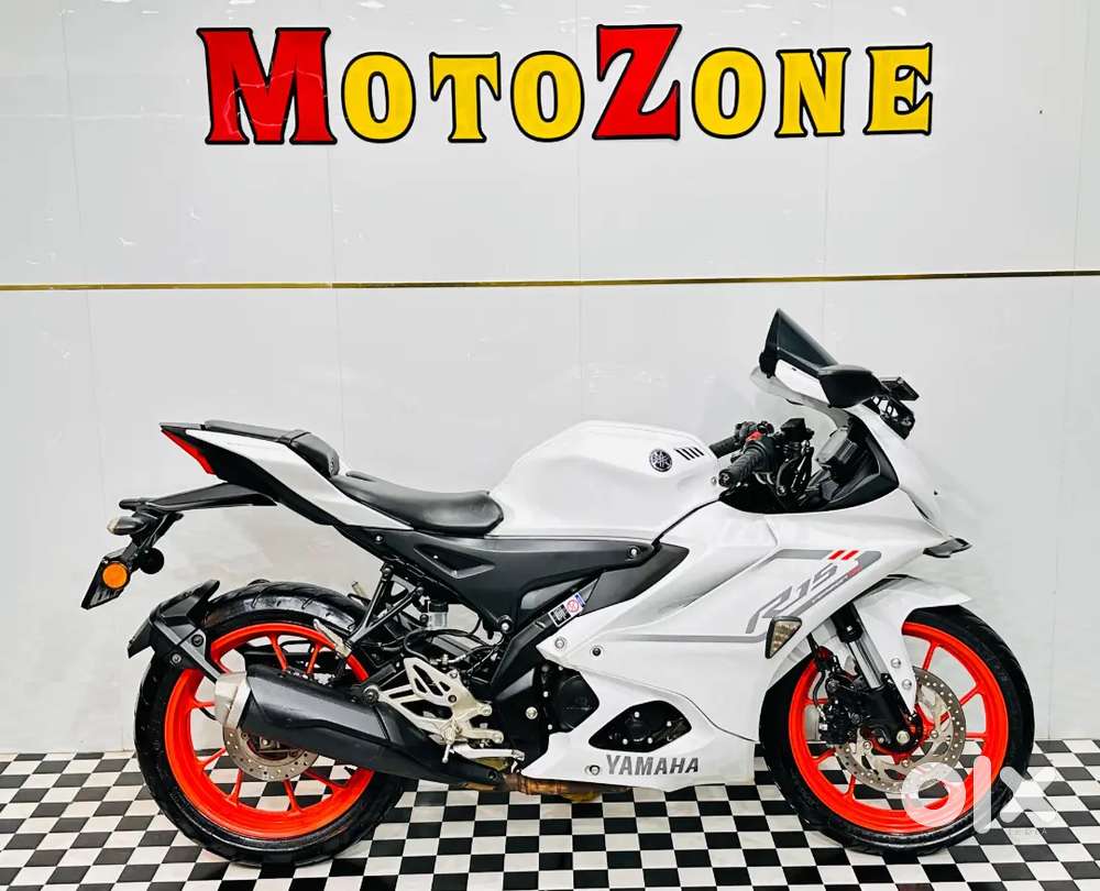 YAMAHA R15 V4 DUAL DISC ABS