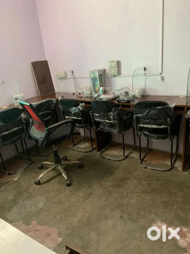 10 to 12 seating office 1 cabin