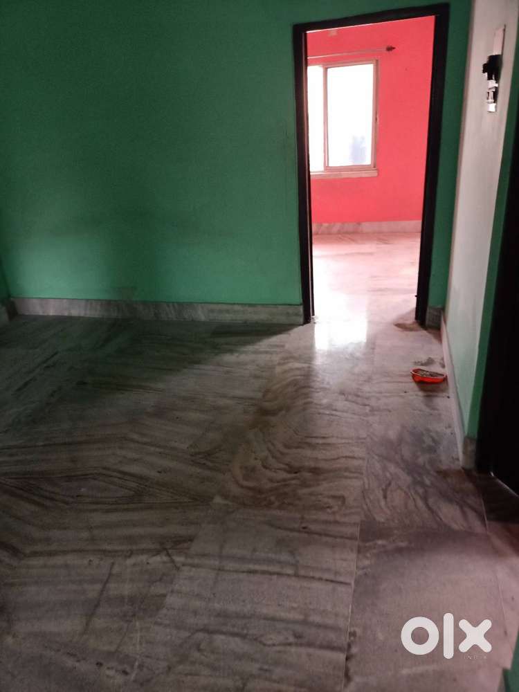 Just 5 yrs old 3 Bhk Flat Sale in B. T. Road sinthi more maidan.