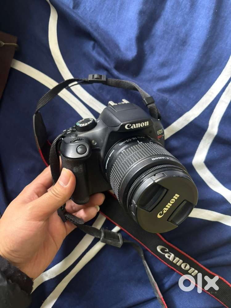 SONY DSLR CAMERA - IN EXELLENT CONDITION