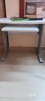Computer table