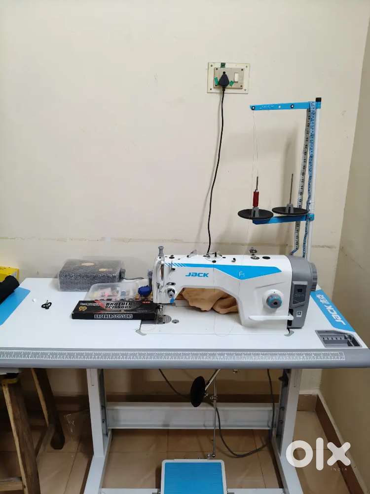 Sewing machine - Jack F5