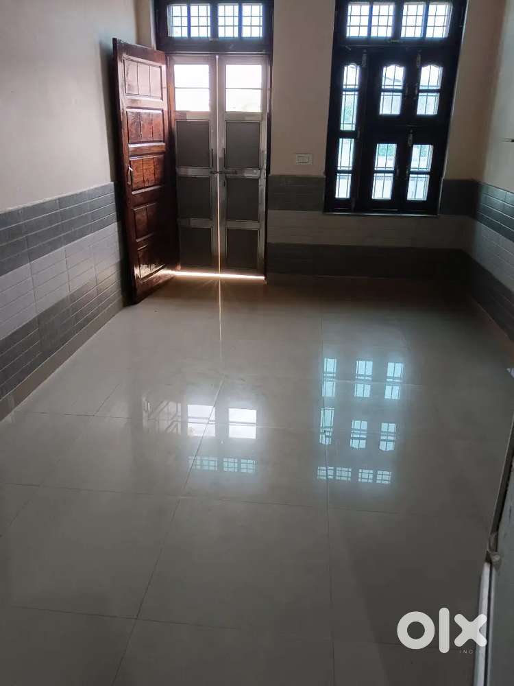 नीचे का पोर्शन है मकान किराए पर देना है