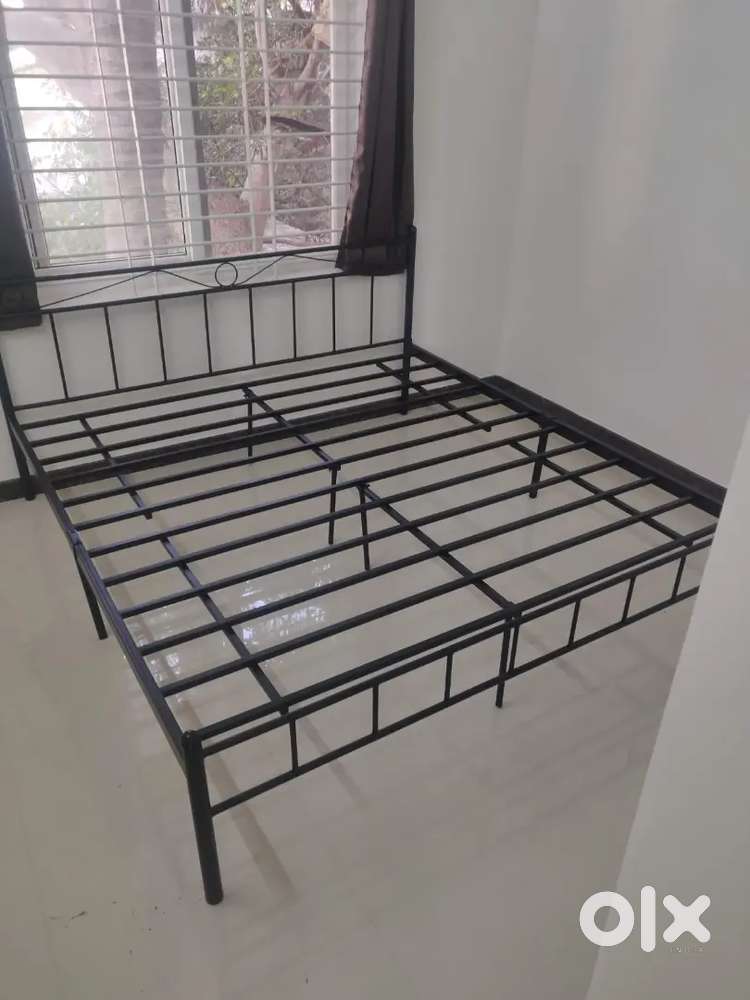 King size metal frame bed