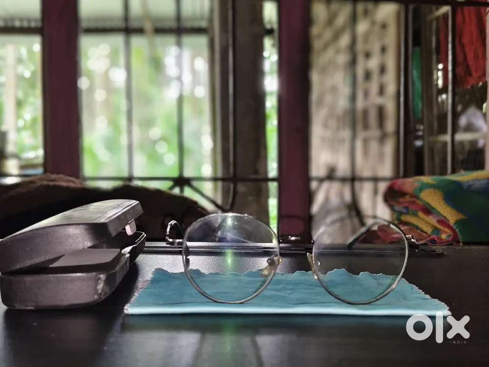 This glasses are good condition and no scratch