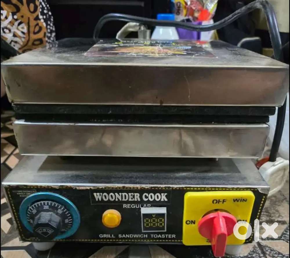 Sandwich toaster machine only 15 days use