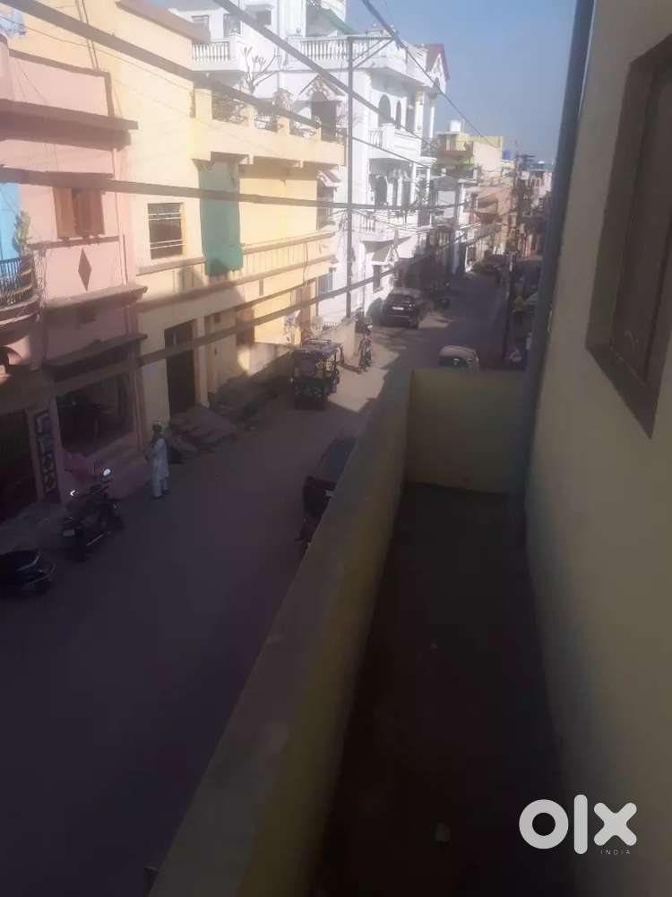 House on road near Amsr choek new shantngr fully furnished fan exhaust