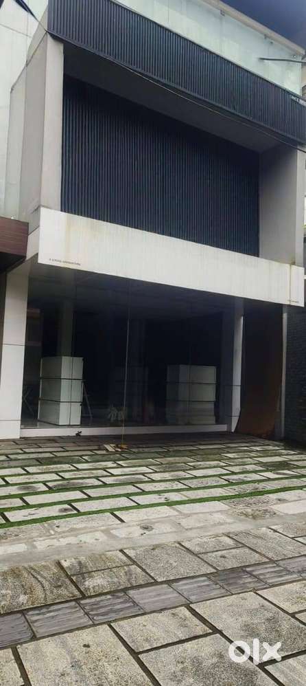 650 sq.ft shop available at kadavanthara kaloor road frontage .