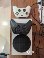 Xbox series s with 2 controller