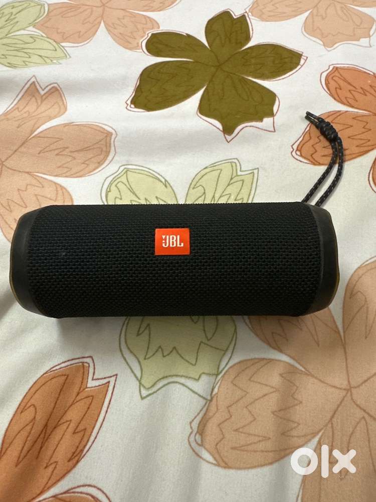 JBL Flip 4 bluetooth speakers in great condition