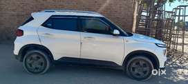Hyundai Venue 2023 Petrol 35000 Km Driven