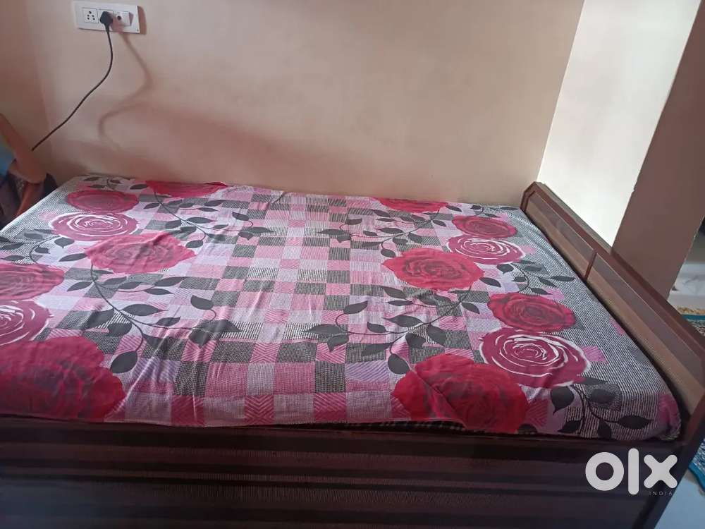 Single Bed 4×6 + Matress