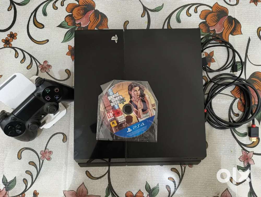 PS4 ,Play Station 4, 500gb 2 controller brand new condition with GTA5