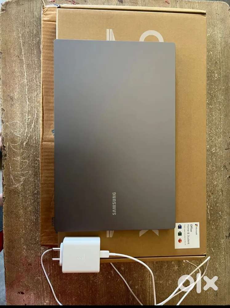 Samsung galaxy book 4 Core I7 150U.   JUST only 2 Month