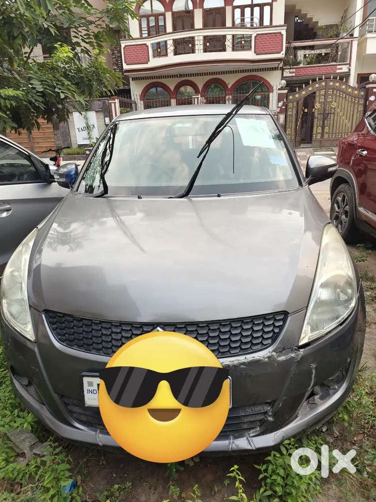 Maruti Suzuki Swift VXI petrol model December 2011