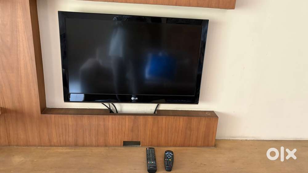 32” LG LED TV Wall Mounted
