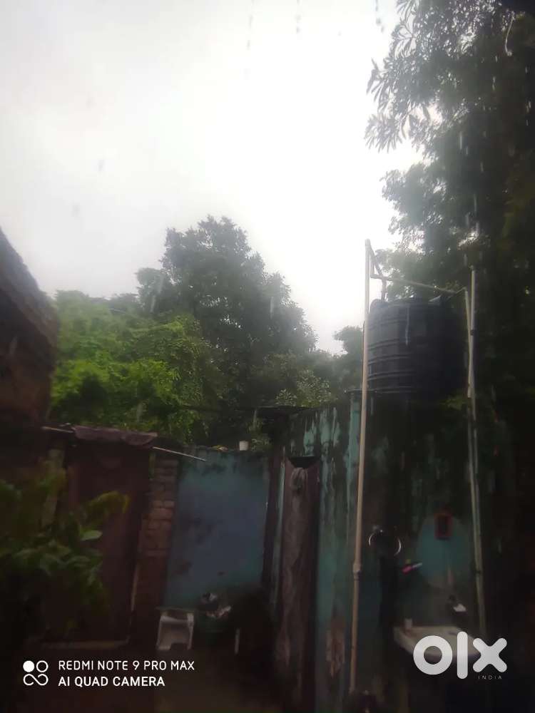 Saleh nagar ruchi khand 1st kabristaan ke piche hai ghar