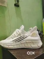Rapid fly white sneakers